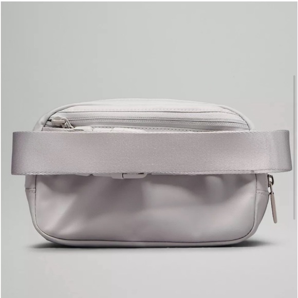Lululemon | everywhere belt bag| sold out vapor/ Persian violet, NWOT - Picture 4 of 13